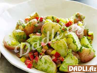 Sarımsaq və kəklikotulu kartof salatı resepti