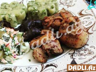 Salatlı, sous və pürəli toyuq resepti