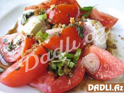 Pomidorlu pendirli salat resepti