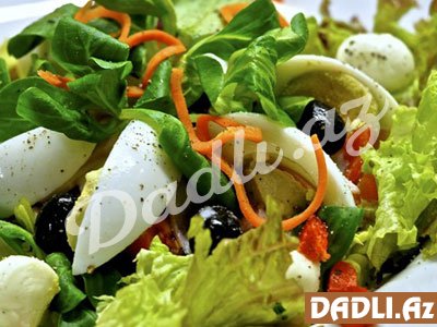 Təzə holland pendiri ilə zərif salat resepti